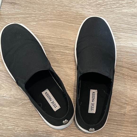 Very gently used Steve Madden slip on shoes - Picture 2 of 3